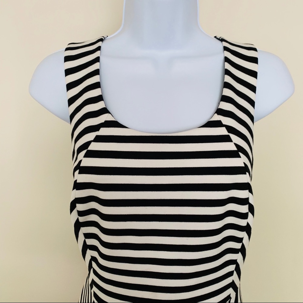 Express Fit and Flare Black & White Dress 👗 - Picture 2 of 5